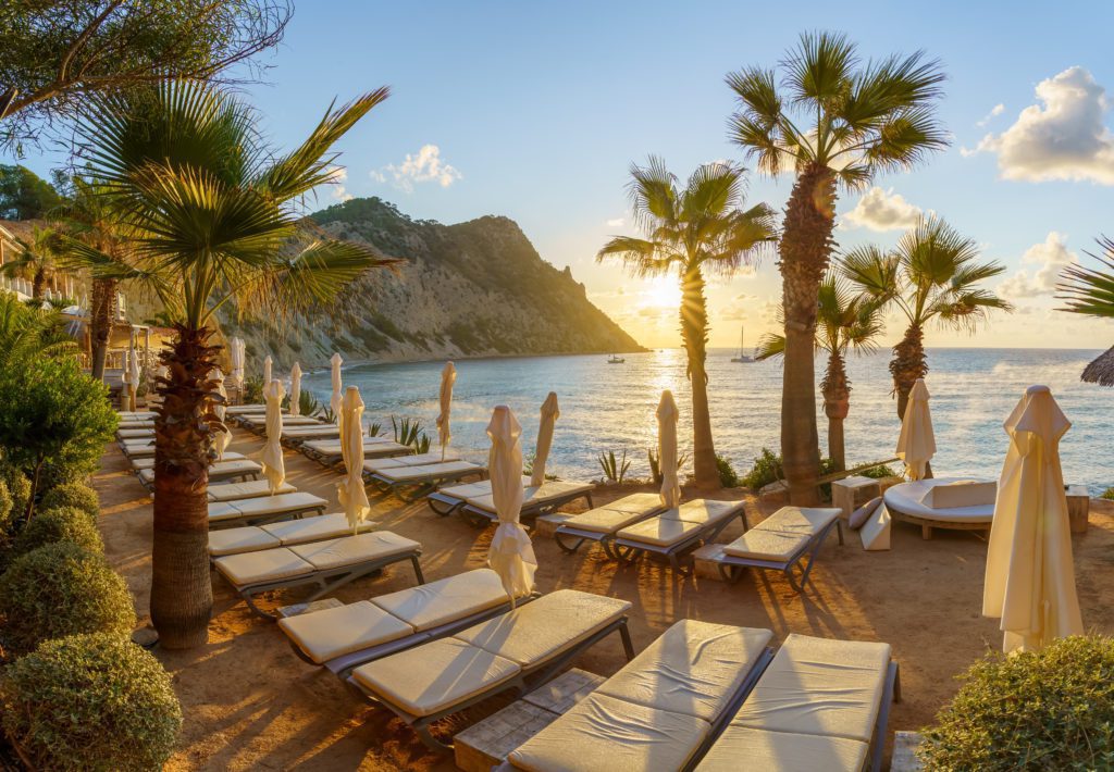 Paisaje con la playa de Sol d'en Serra en Ibiza